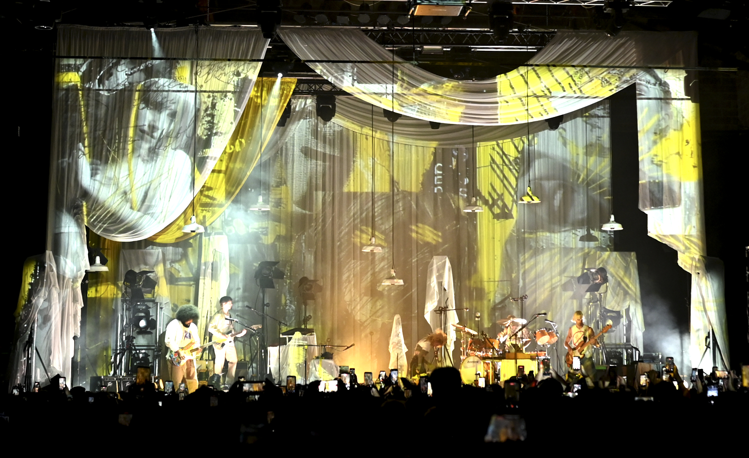 heyco 01ページ Hippotizer MX Blends Scenic Design and Projection Mapping on